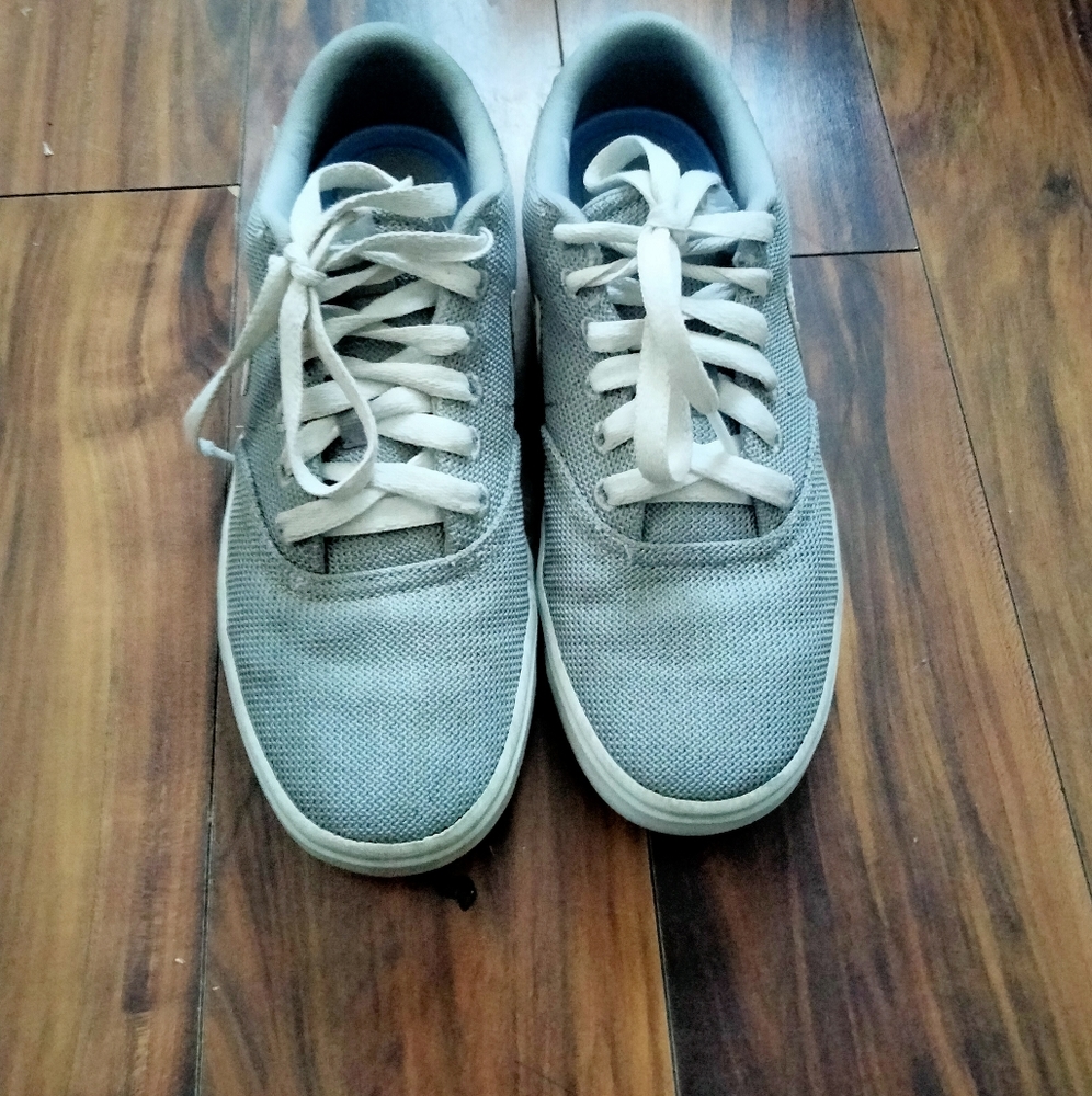 Nike SB gray sneakers